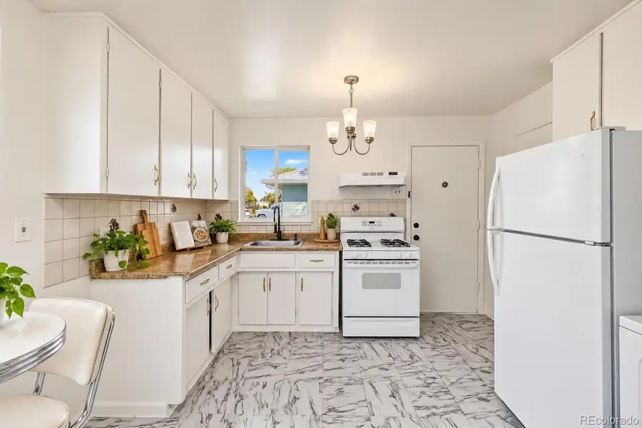 820 Oakland, Aurora, CO 80010 - #2