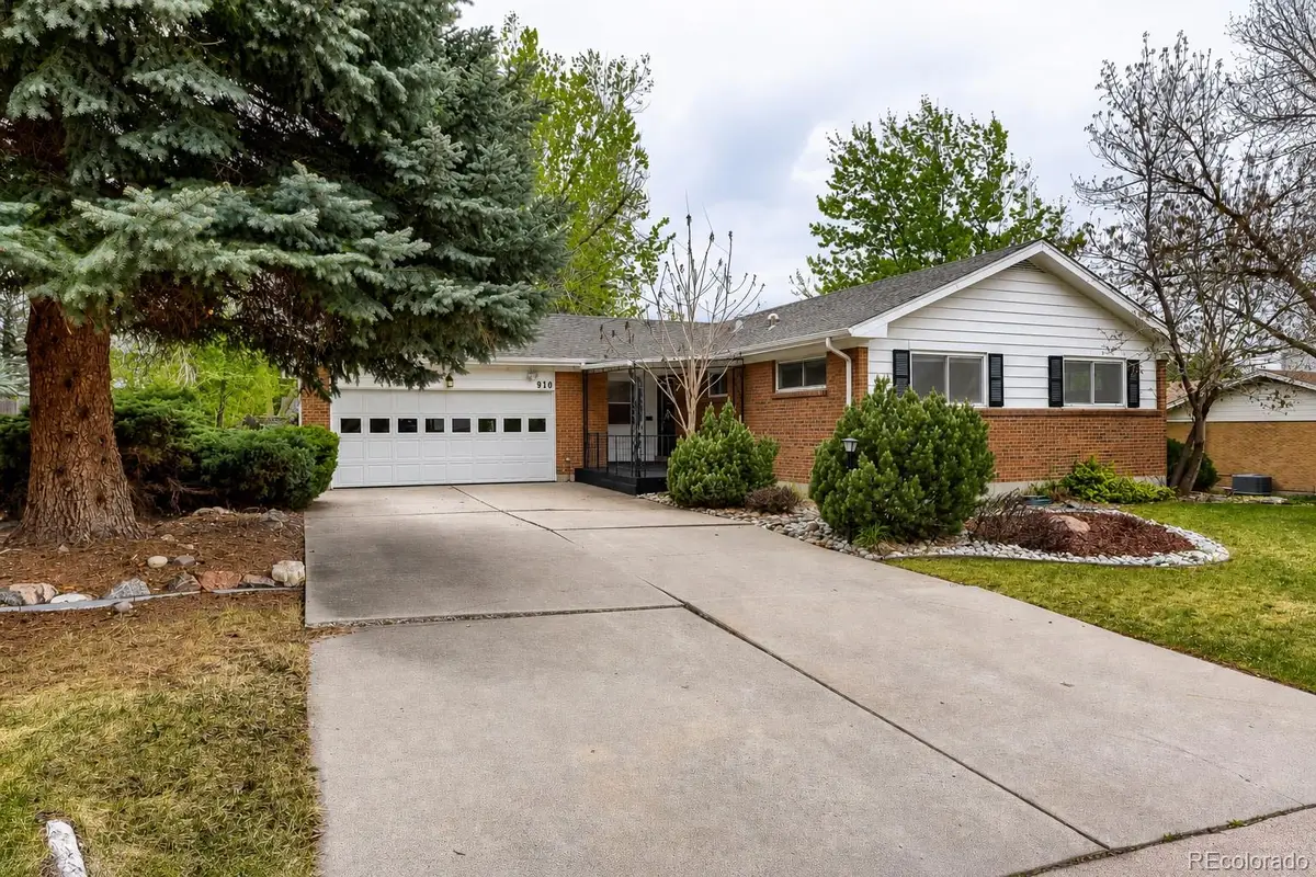 910 E Briarwood Circle, Centennial, CO 80122 - #1