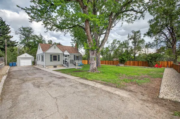 1050 Pikeview Street, Lakewood, CO 80215