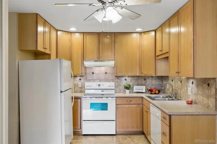 650 S Clinton #2D, Denver, CO 80247 - #2