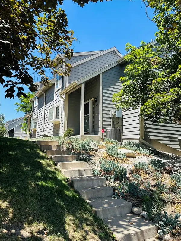 2002 S Worchester Way, Aurora, CO 80014