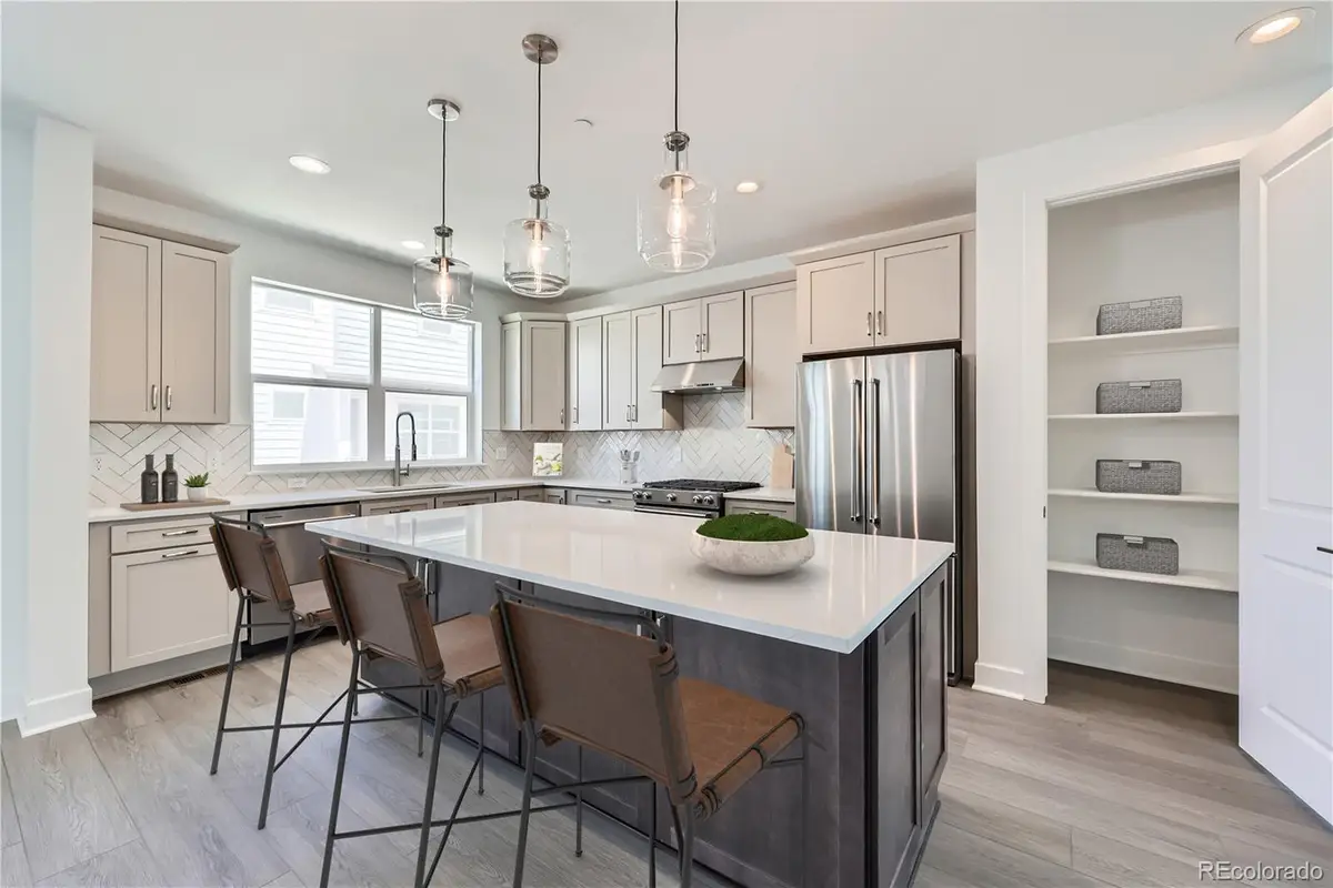 10898 E Hinsdale Circle, Centennial, CO 80112 - Image #1