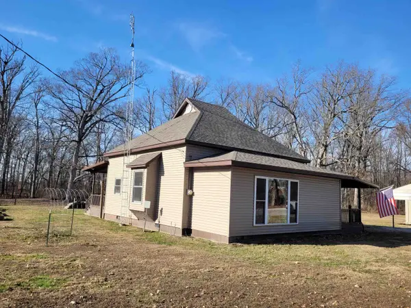 5531 N Hickory Lane, Bonnie, IL 62816