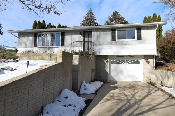 1720 E Lawn Drive, Savanna, IL 61074