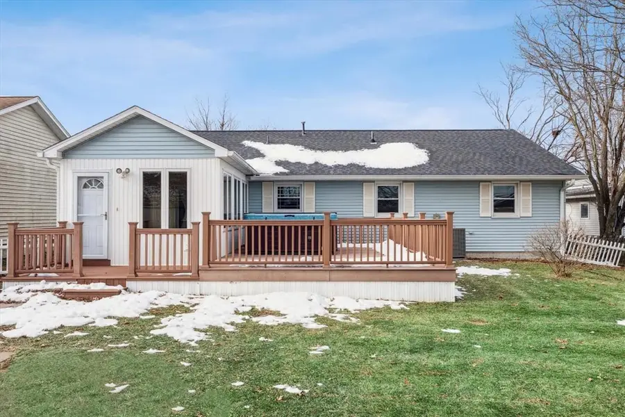 1045 Sweet Briar Lane, Clinton, IA 52732 - Image #3