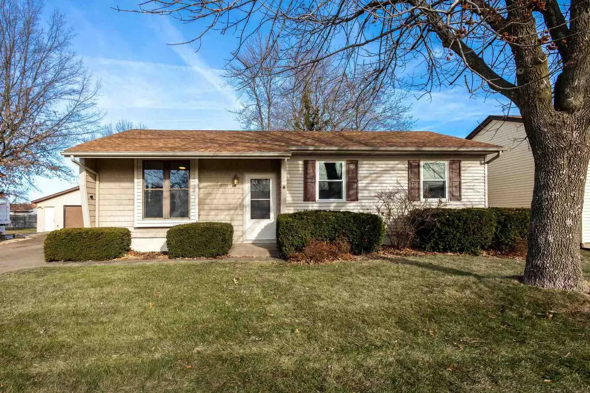 1808 W 58th Street, Davenport, IA 52806 - #1