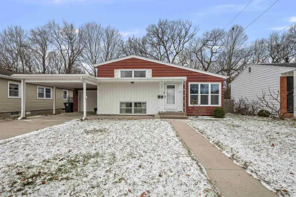 1819 47th Street Court Court, Moline, IL 61265