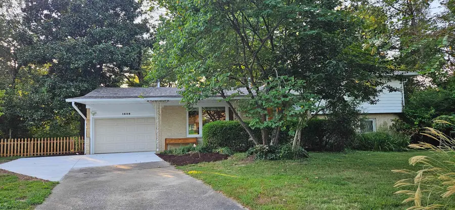 1608 Briarwood Drive, Carbondale, IL 62901 - Image #2