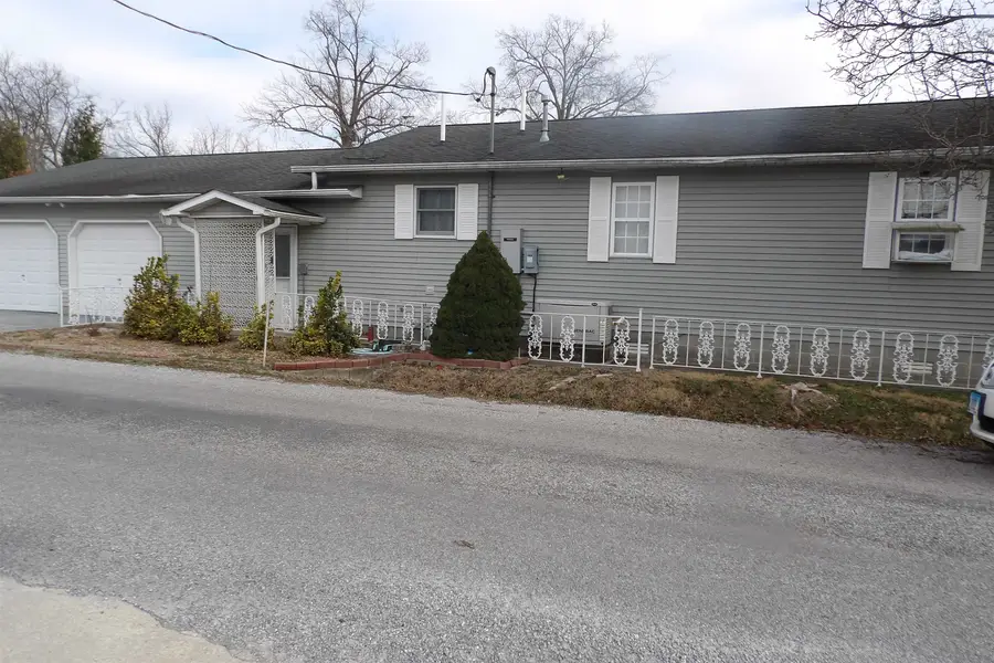 832 W Raymond Street W, Harrisburg, IL 62946 - Image #2