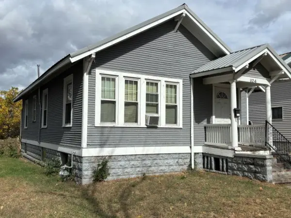 624 9th Avenue S, Clinton, IA 52732