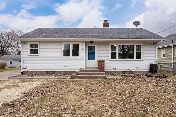 1208 Jones Street, Le Claire, IA 52753
