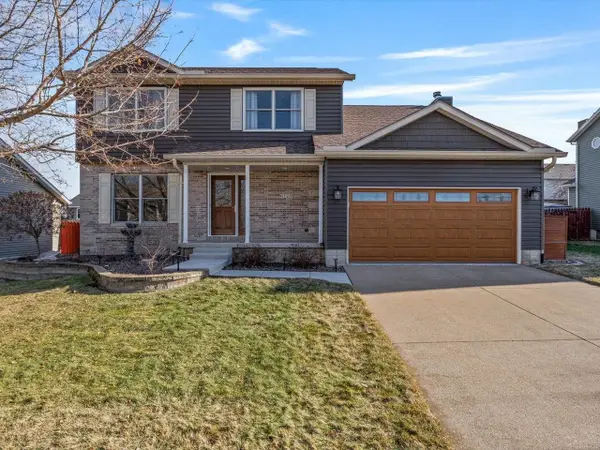 6125 N Thornwood Avenue, Davenport, IA 52806