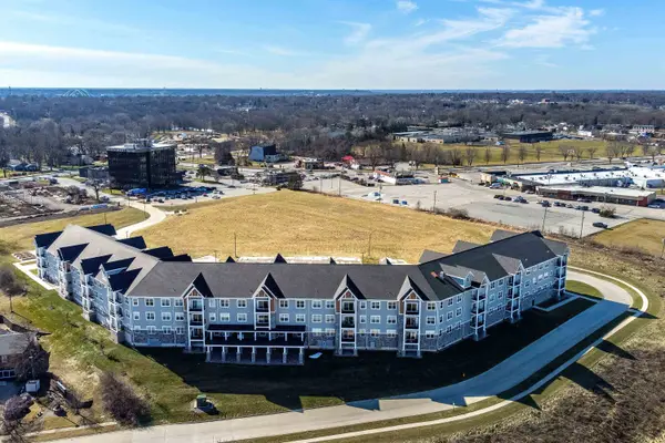 2592 208 Middle Road #208, Bettendorf, IA 52722