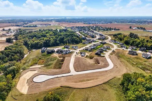 7163 Spring Creek Drive, Bettendorf, IA 52722