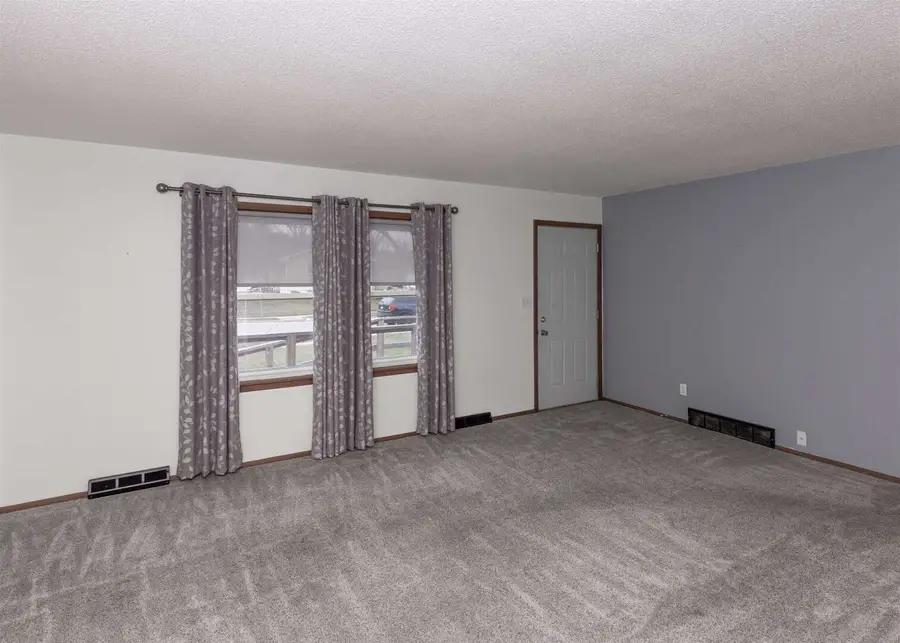 905 79th Avenue W, Rock Island, IL  - Image #3