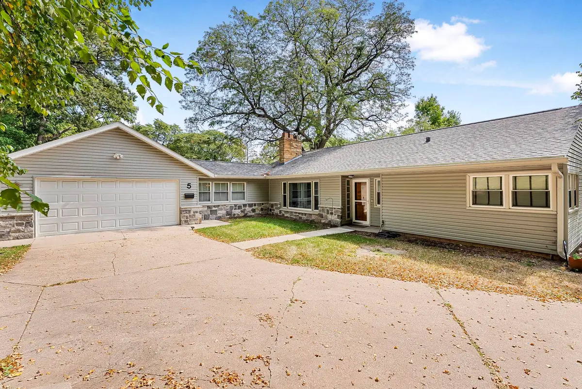 5 Riverview Park Dr Drive, Bettendorf, IA 52722 - Image #1