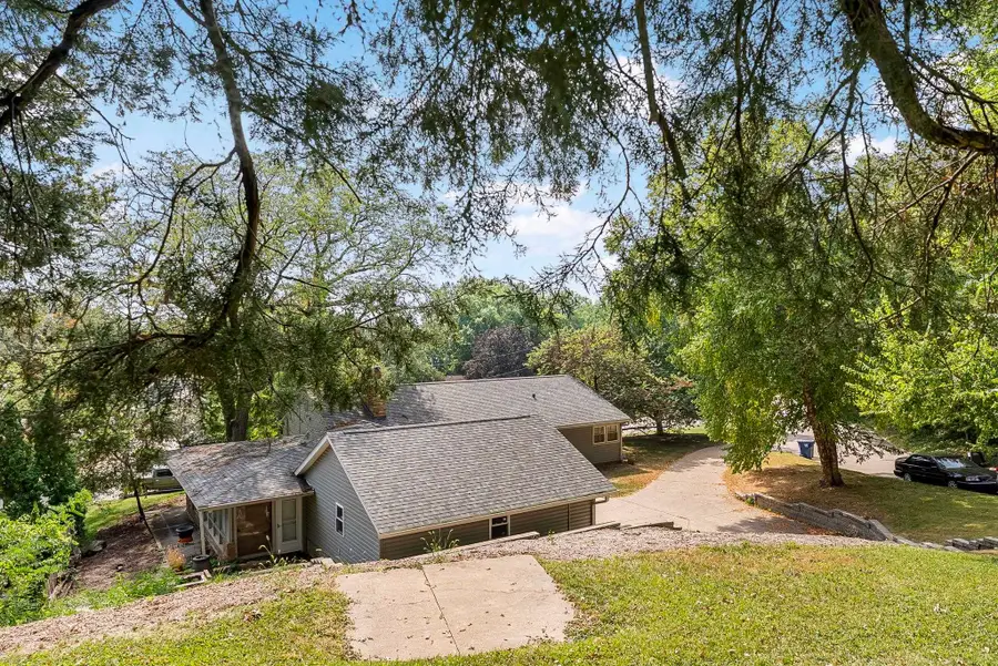 5 Riverview Park Dr Drive, Bettendorf, IA 52722 - Image #3