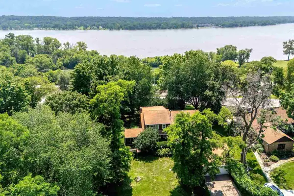 25111 Valley Drive, Pleasant Valley, IA 52722