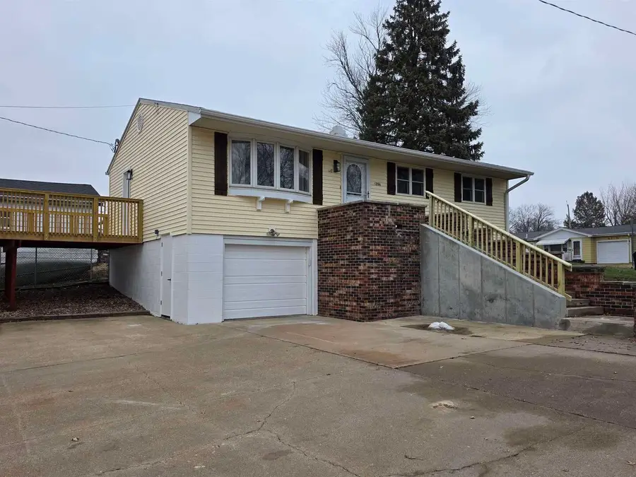 1206 10th Avenue N, Clinton, IA 52732 - Image #2