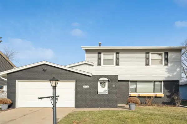 3106 Dundee Lane, Bettendorf, IA 52722