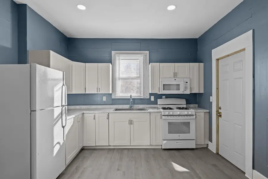 1527 W 6th Street, Davenport, IA 52802 - Image #2