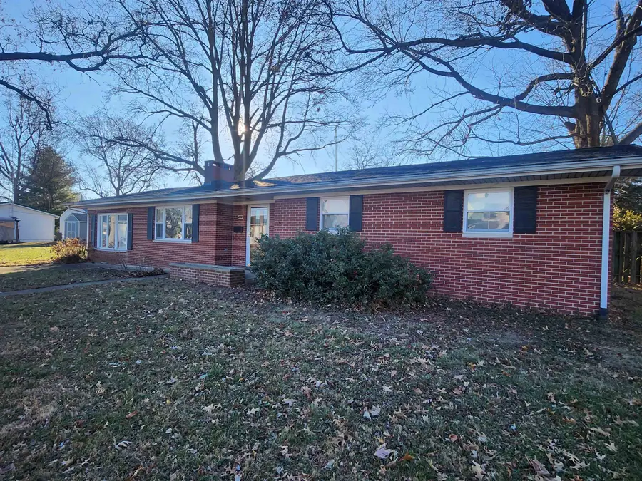 458 W Maple Street, Nashville, IL 62263 - Image #2