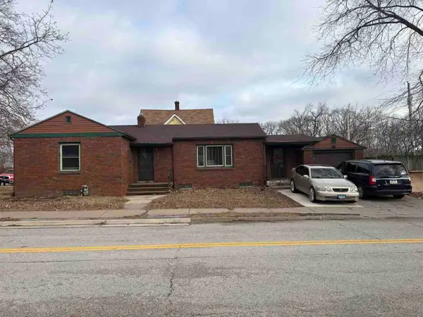 1527 Cedar St Street, Davenport, IA 52804