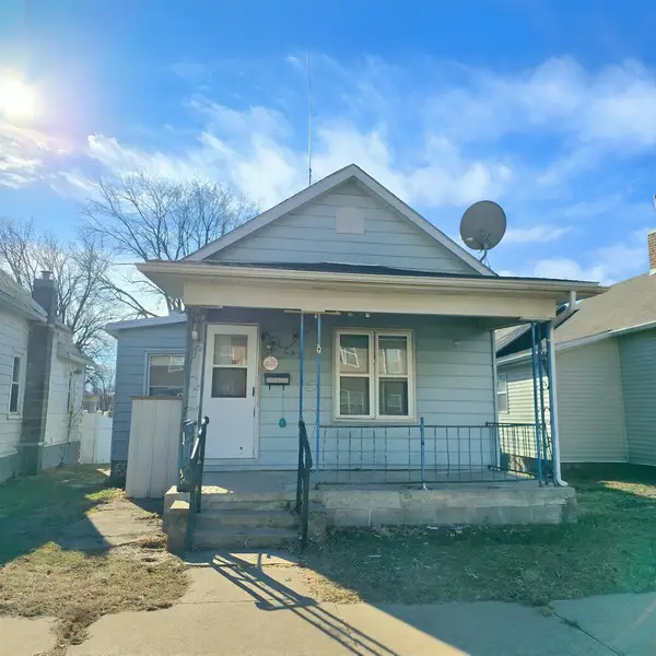 235 4th Avenue N, Clinton, IA 52732