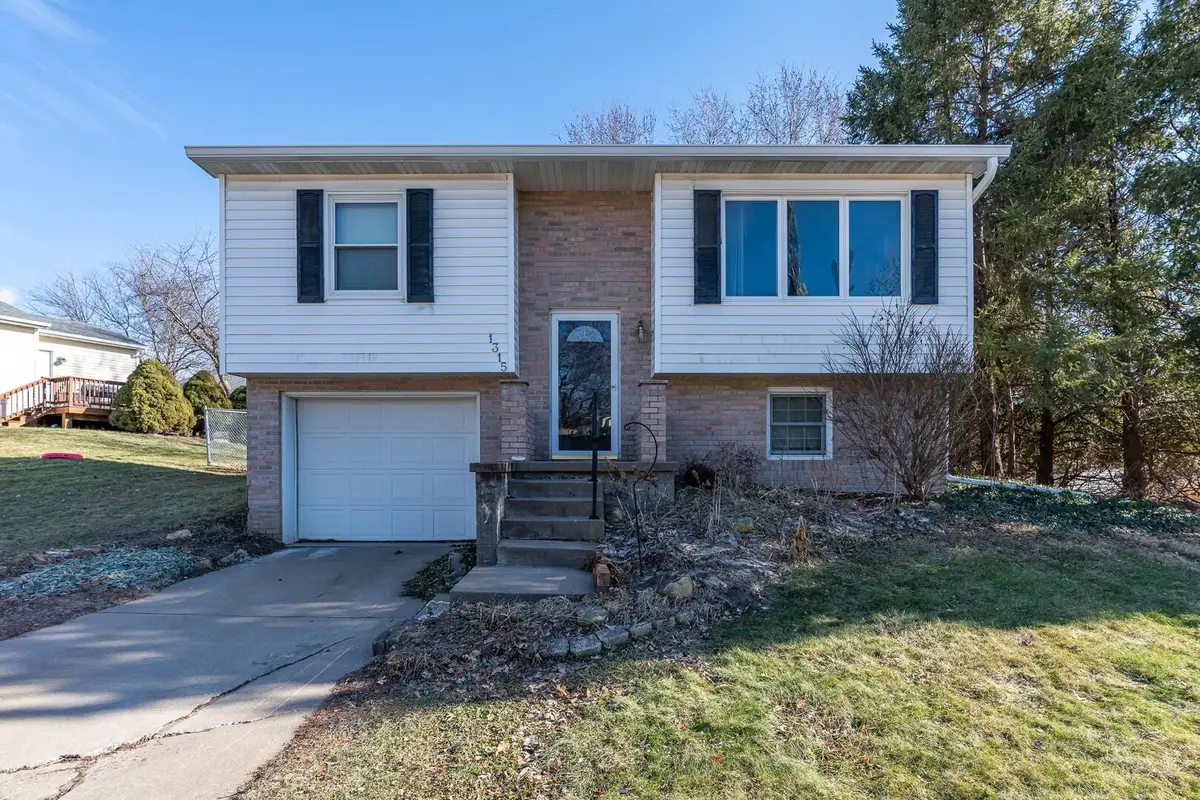 1315 N Zenith Avenue, Davenport, IA 52804 - Image #1