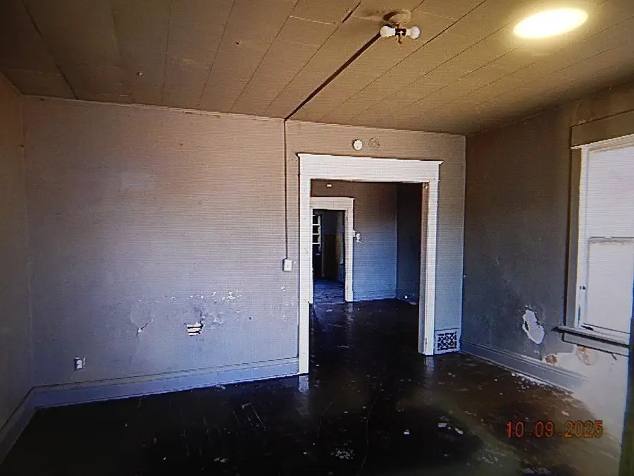 1410 W 4th St Street, Davenport, IA 52802 - Image #2