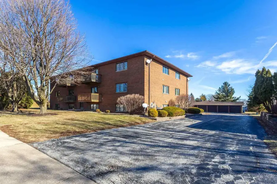 4195 Fairview Drive #4, Bettendorf, IA 52722 - Image #2