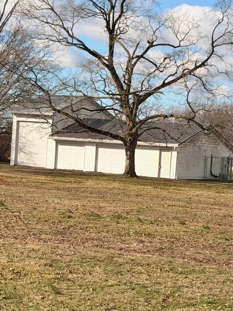 403 E Croan Street, Irvington, IL 62848 - Image #1