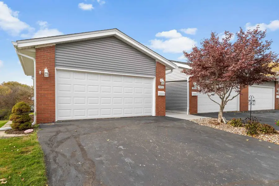 3032 Parkwild Drive, Bettendorf, IA 52722 - Image #2