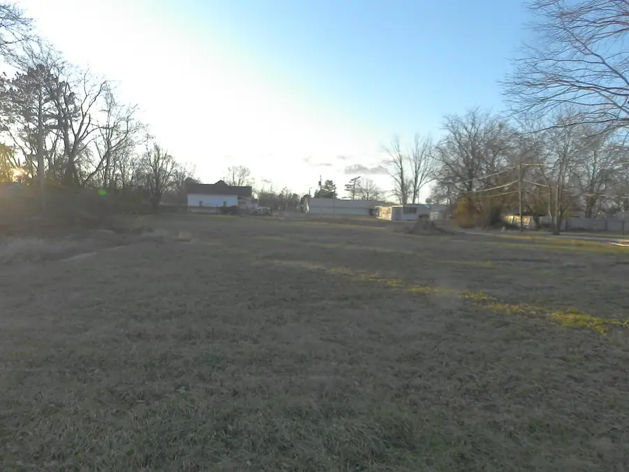 28 Sycamore St Street, Harrisburg, IL 62946 - Image #2