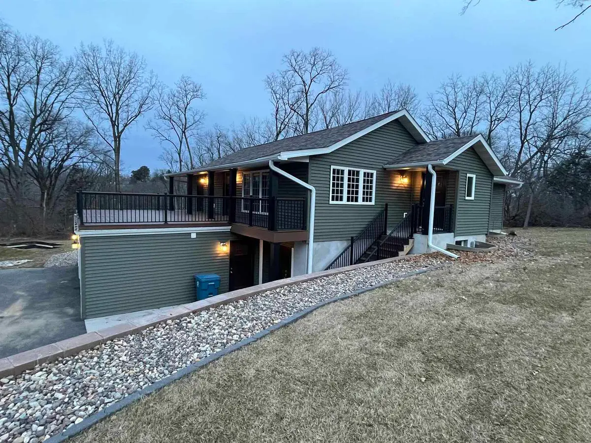 25130 Valley Dr Drive, Bettendorf, IA 52722 - Image #1