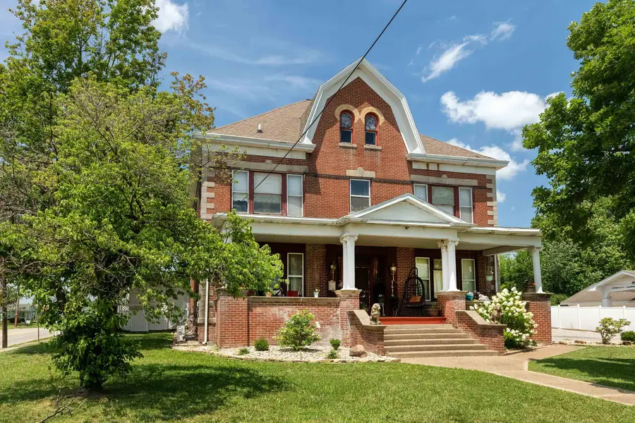 1414 W Main Street, Marion, IL 62959 - #3