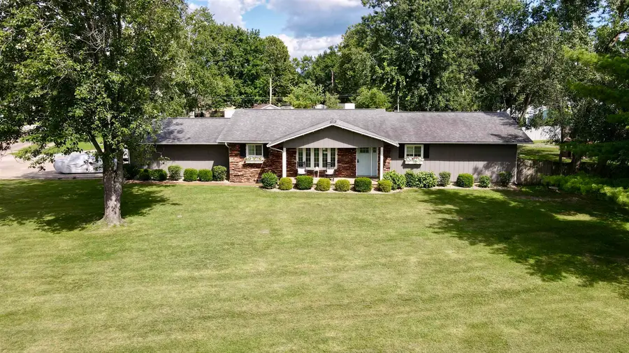 1402 E Cleveland Street E, West Frankfort, IL 62896 - #3