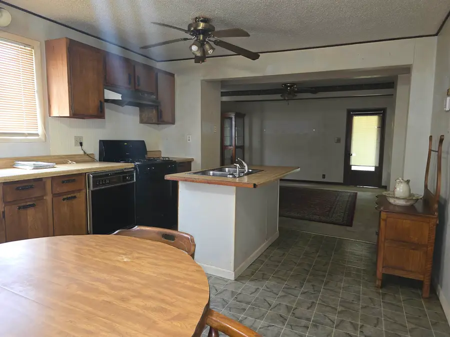 57 W Main Street, Carthage, IL 62321 - #3