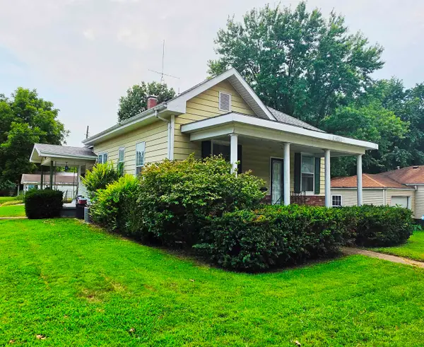 227 E Bennett Street, Salem, IL 62881