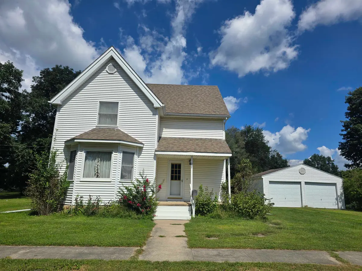237 W Locust Street, Carthage, IL 62321 - #1