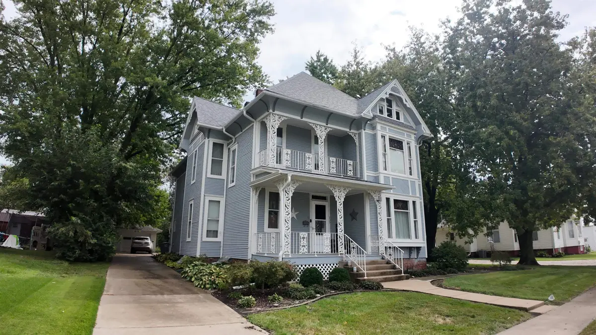235 N Jackson Street, Rushville, IL 62681 - #1