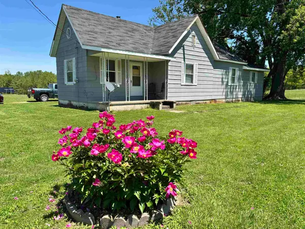 428 N Walnut Street N, Versailles, IL 62378