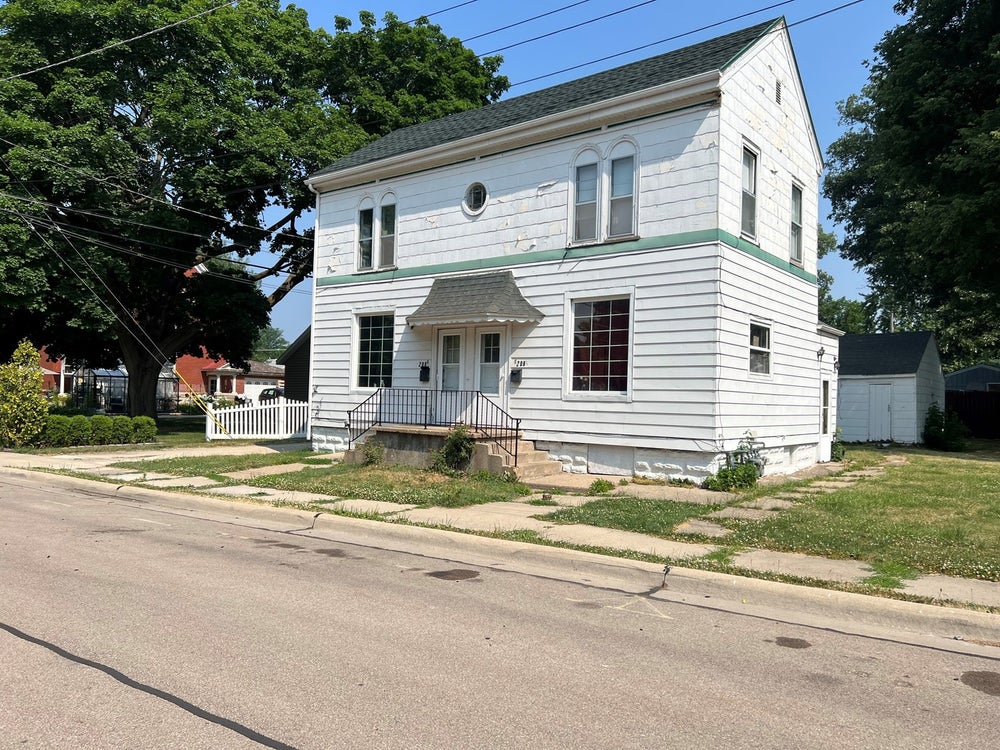 208 E 8th Street, Sterling, IL 61081 BHGRE
