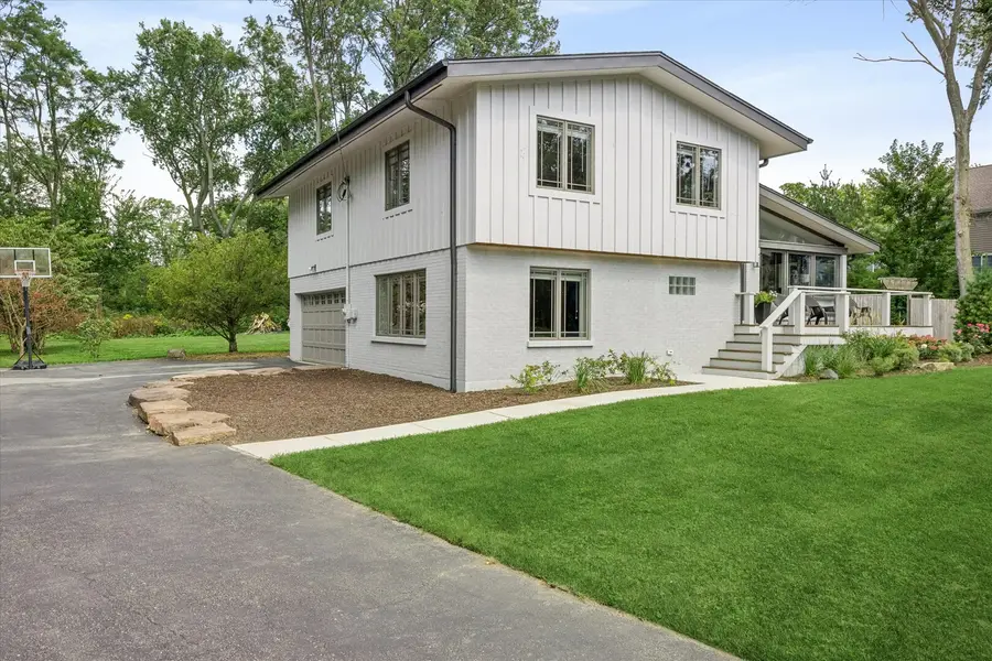 1525 W Wiesbrook Road, Wheaton, IL 60189 - #2