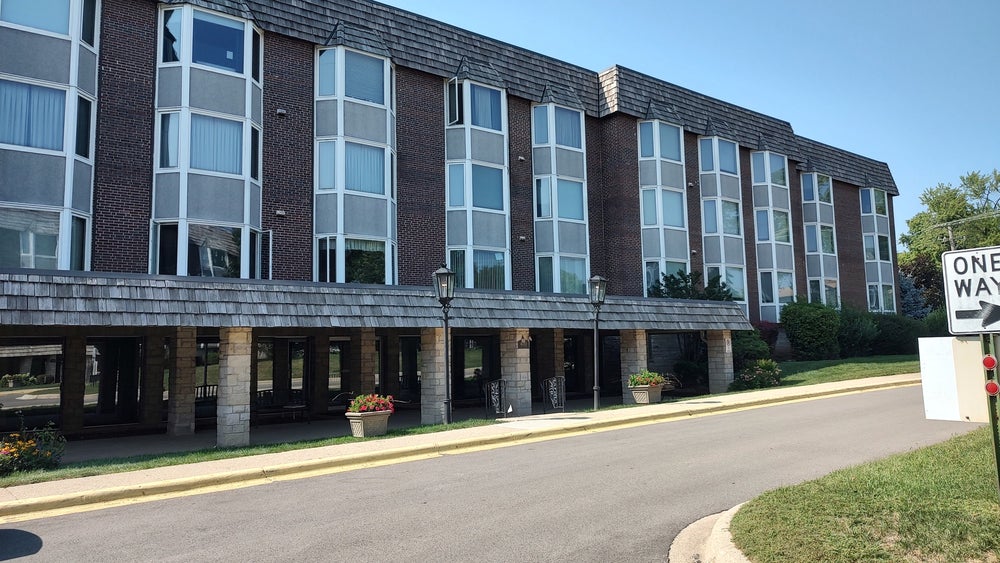 400 Ascot Drive 101L, Park Ridge, IL 60068 BHGRE