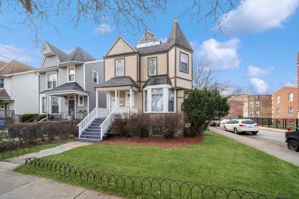 7746 S Coles Avenue, Chicago, IL 60649 BHGRE