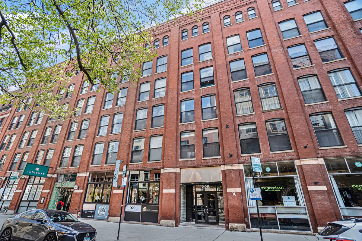 225 W Huron Street #420, Chicago, IL 60654 - #1