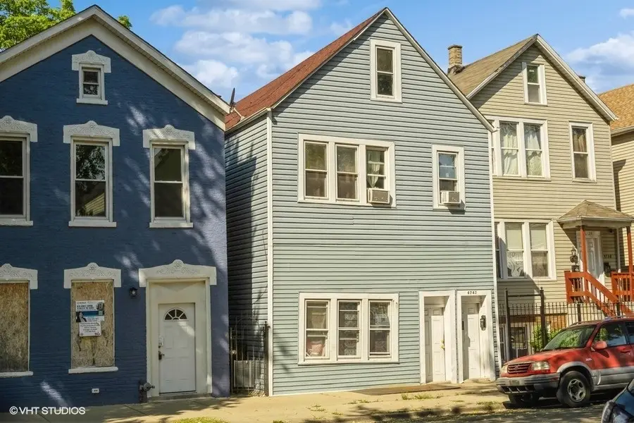 4742 S Loomis Boulevard, Chicago, IL 60609 - Image #1