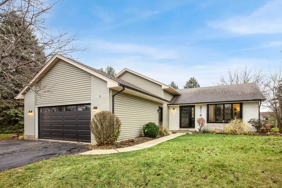 814 Roger Road, Woodstock, IL 60098 - #1