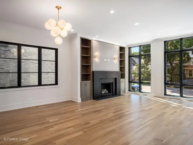 2214 W Oakdale Avenue, Chicago, IL 60618 - Image #2